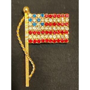 VTG Goldtone American Waving Flag Pin/Brooch‎ Bling Patriotic Rhinestones